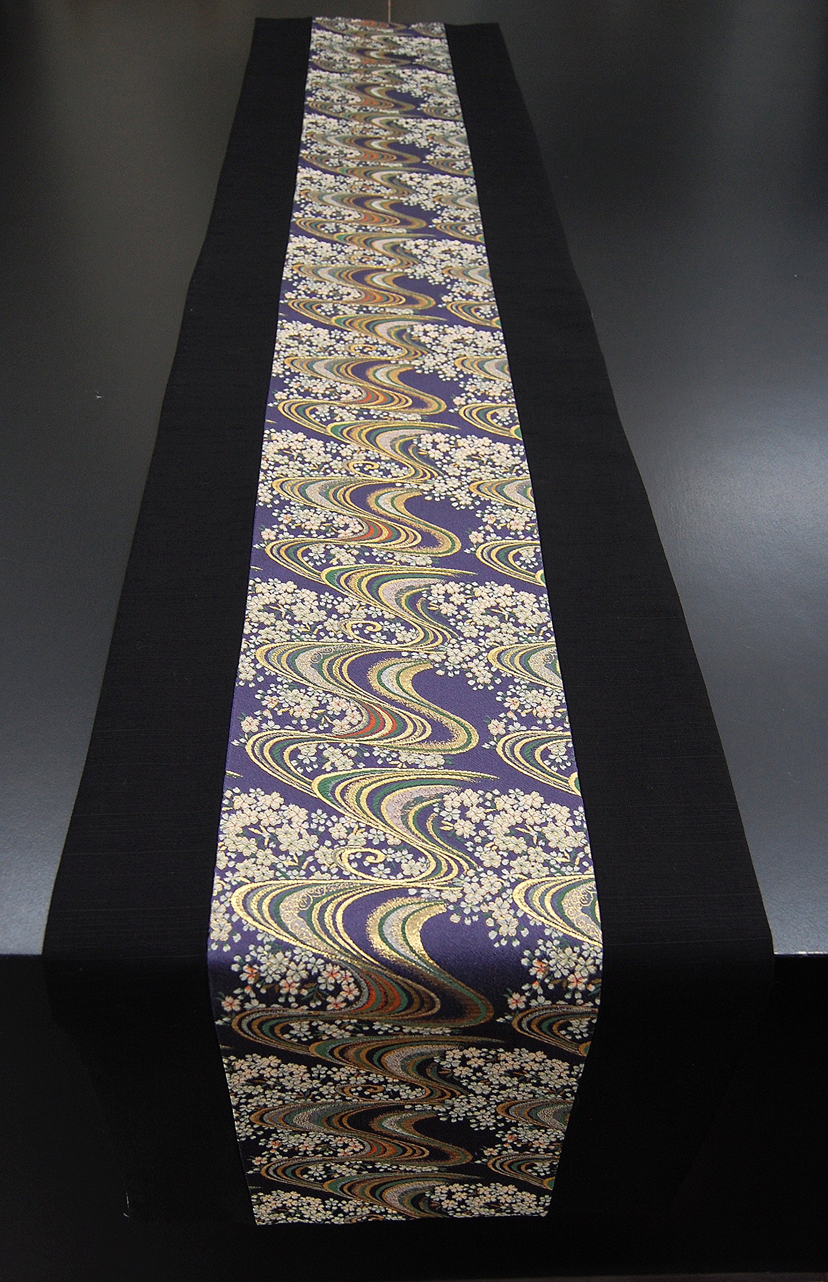 Amazon｜和風 着物テーブルランナー リバーシブル 金襴織 帯 箱入り